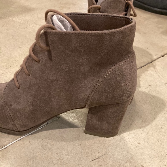 Madden Girl Beige Suede Booties Size 6.5 - Picture 2 of 5